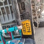 पत्थरों से भरा ट्रक पलटा, बड़ा हादसा टला